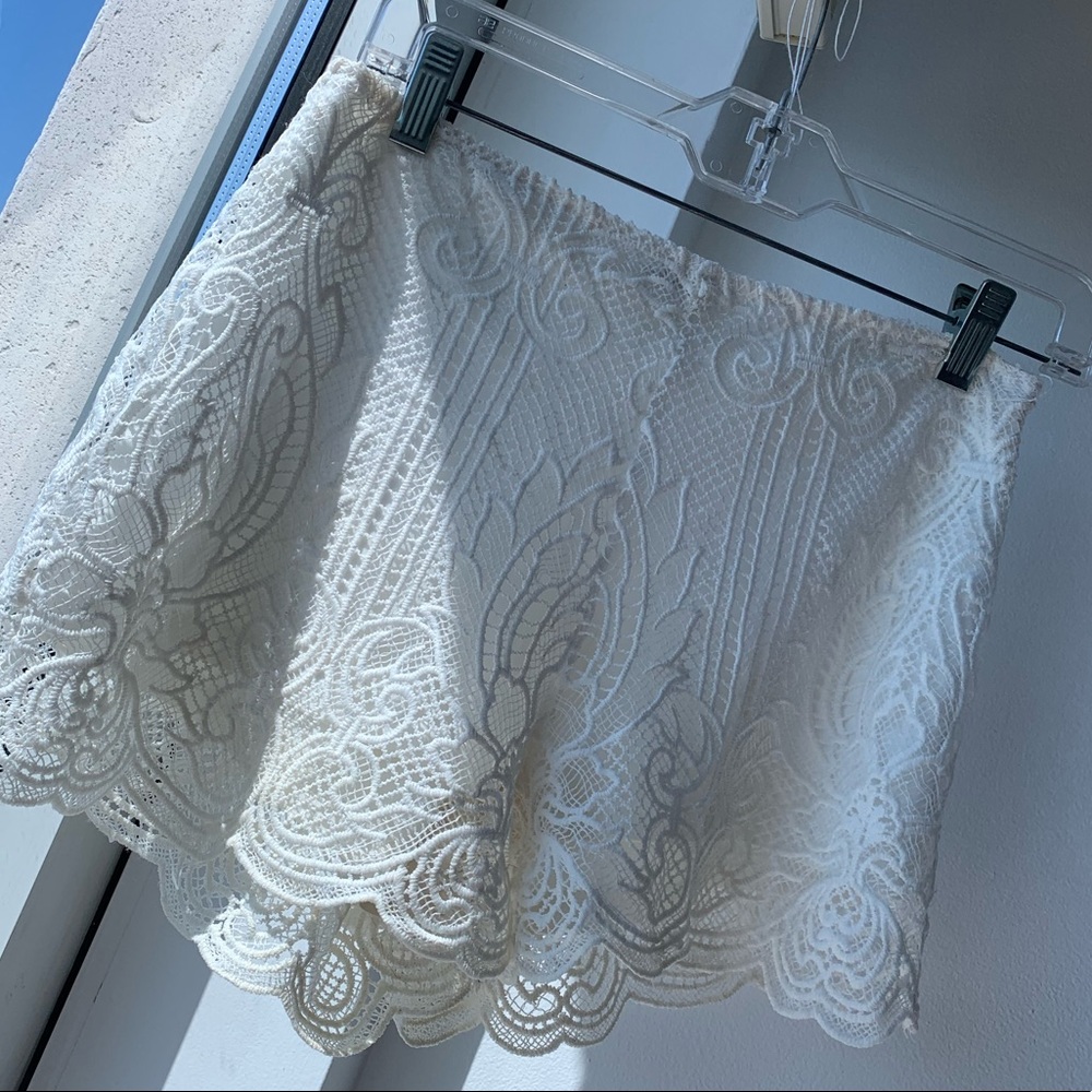 Sans Souci Floral Lace White Shorts